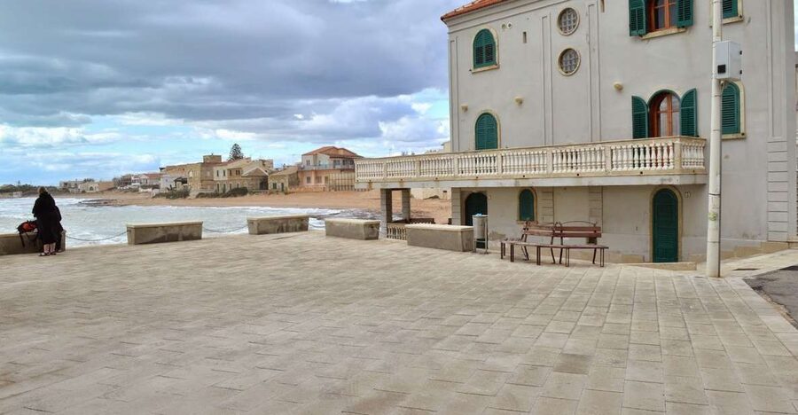 From Catania: Inspector Montalbano Day Tour with Audio Guide - Meeting near Duomo Square: start where you will want to be anyway