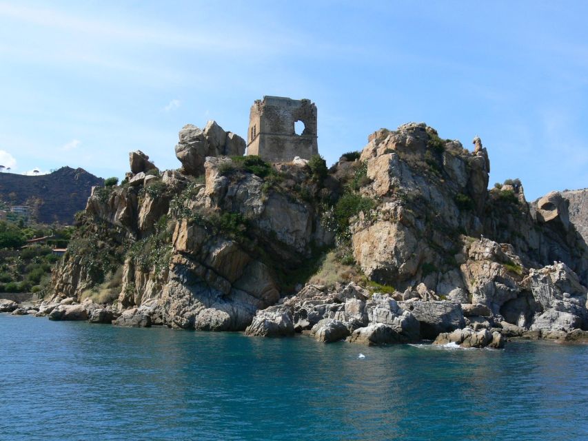 From Cefalù: Coast To Coast Morning Tour With Boat Trip - Meeting at Central Dock: getting aboard without stress