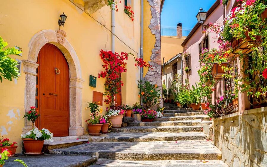 From Cefalù: Day Trip to Mount Etna and Taormina - Key things that make this trip worth your time