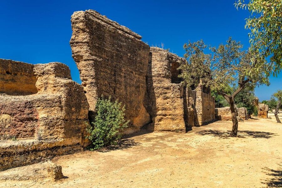 From Cefalù: Guided Tour to Agrigento Valley of the Temples - Lunch at Midday: Helpful Break, Mixed Vibe
