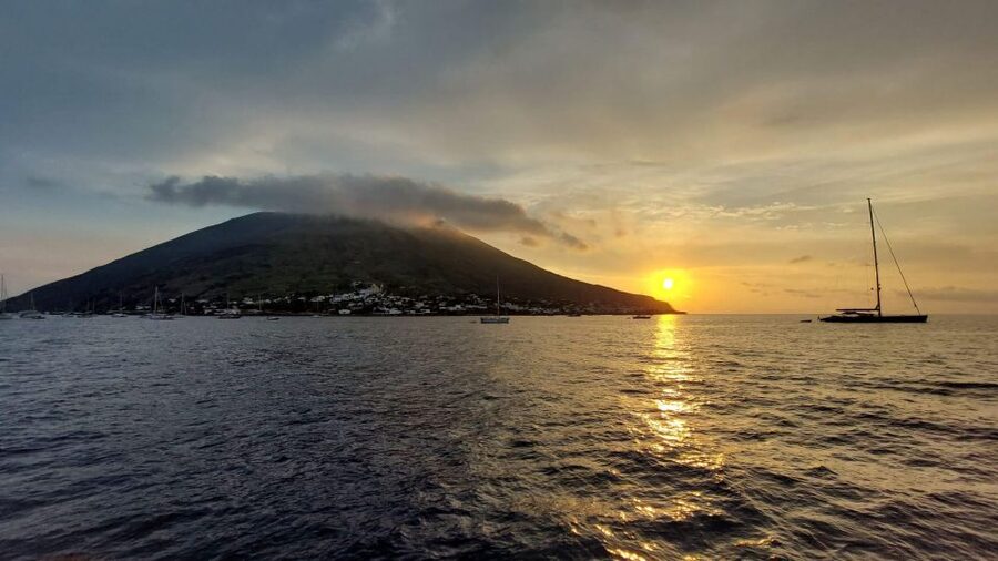 From Milazzo: Panarea and Stromboli sunset cruise - Cruising the coast: what you are really seeing between islands