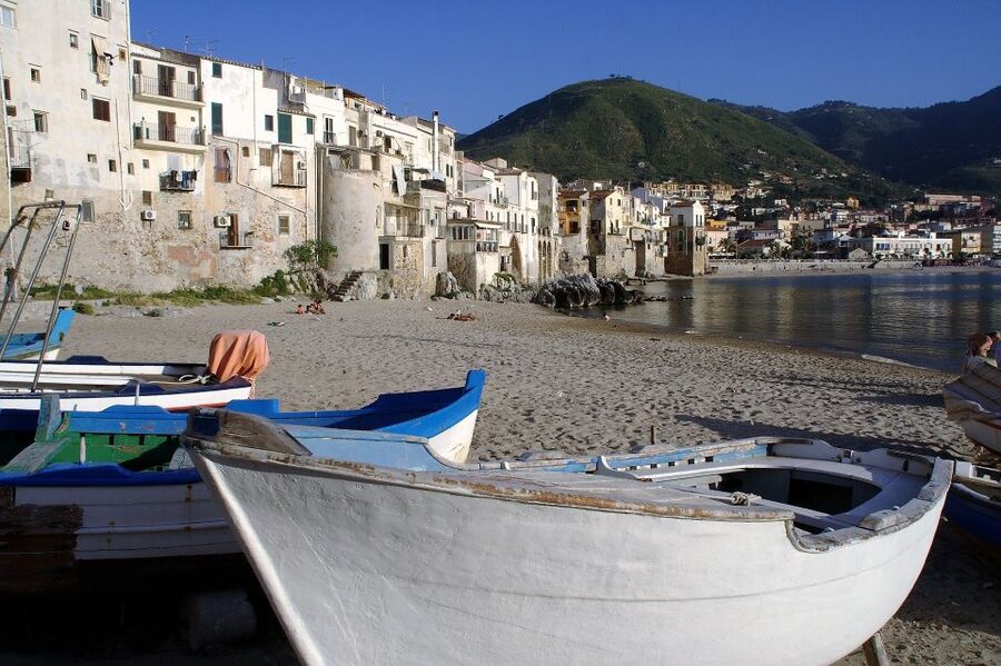 From Palermo: Medieval castle tour of Caccamo and Cefalù. - Why the Small Group, Guide, and Separate Driver Matter