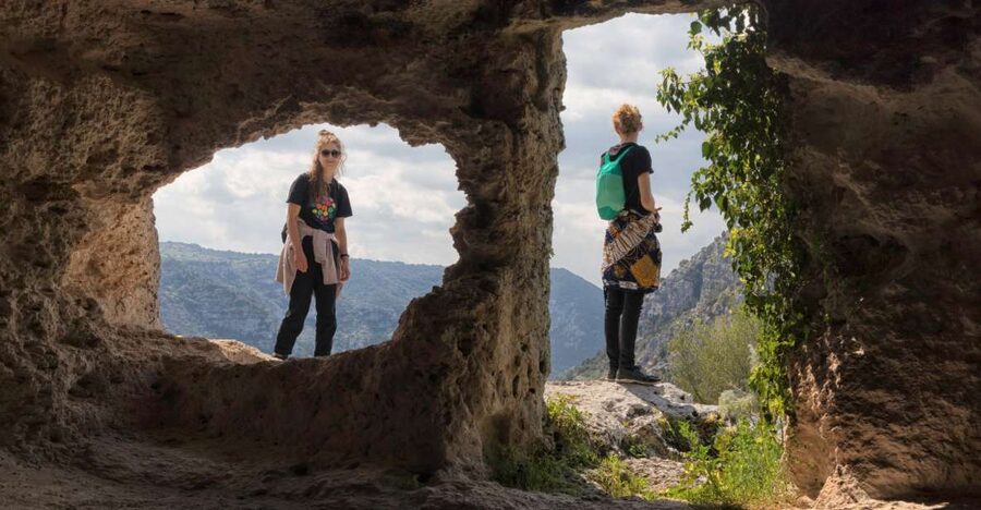From Siracusa: Pantalica Nature Reserve Guided Hiking Tour - Spotting the Byzantine cave dwellings up close