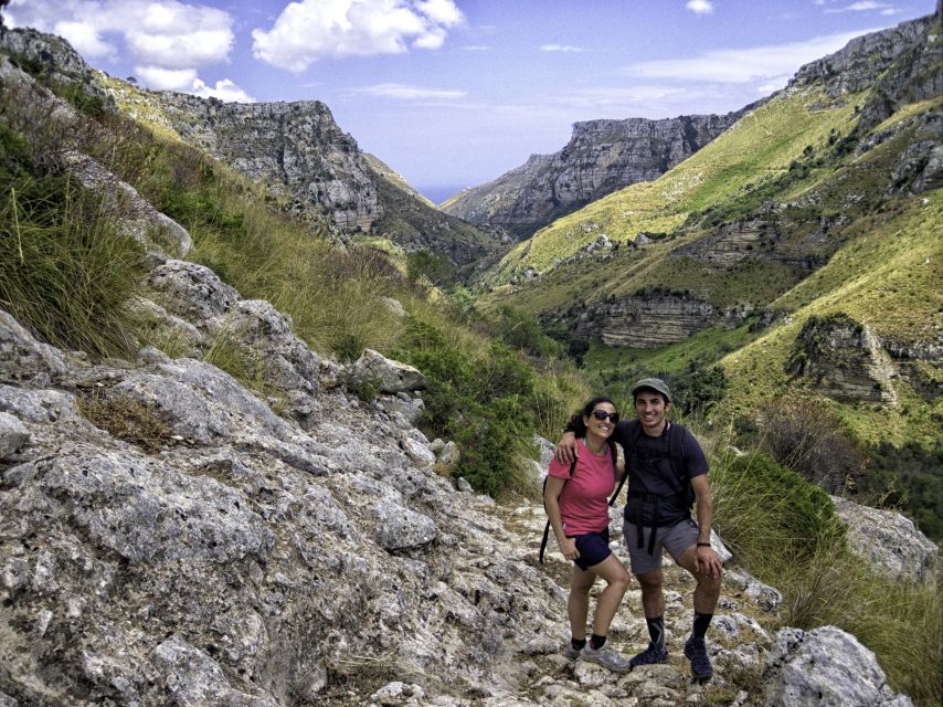 From Syracuse: Cavagrande Natural Reserve Guided Trek - A guide like Frederico makes the difference on this trail
