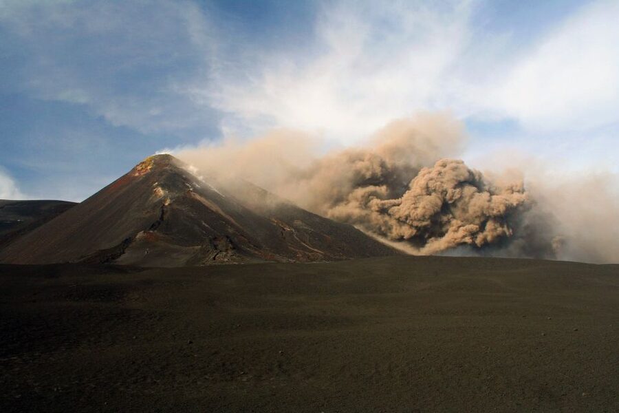 From Syracuse: Mount Etna Volcano Morning Trekking Tour - Meeting your guide in Syracuse, and what the small-group feel changes