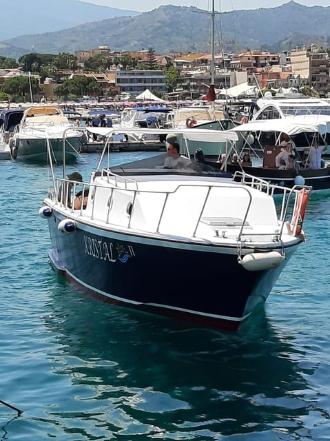 Giardini Naxos: Taormina & Isola Cruise Bella with Aperitif - Cave of Love and Isola Bella: UNESCO from the viewpoint you want