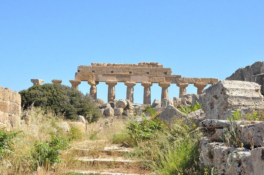 Guided tour of the Selinunte Archaeological Park - Temple of Hera: Doric Columns, Internal Structure, and a City Vantage Point