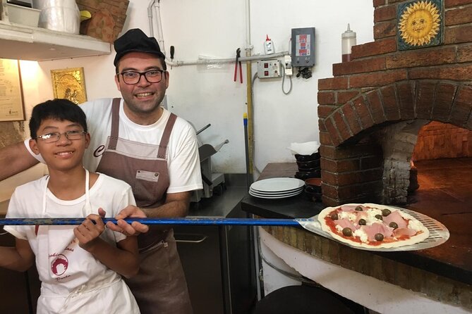 Half-Day Pizza Making Class in Taormina - Lunch at the table: more than pizza, with breaks that keep it social
