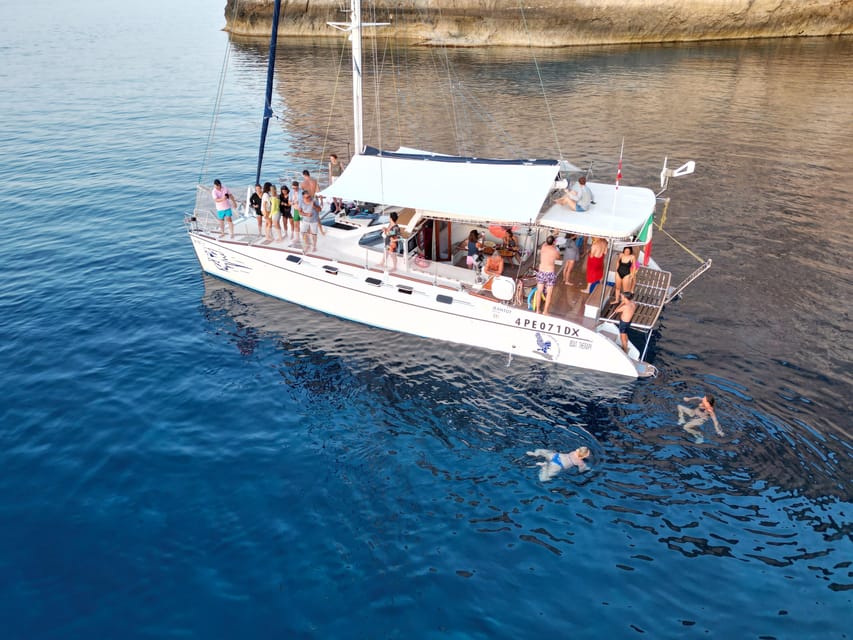 Lampedusa: Dolphin watching with aperitif at sunset - Comfort on El Condor: Why the Boat Design Matters