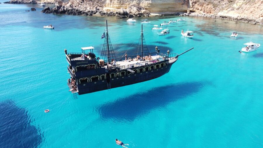 Lampedusa: Pirate Ship Boat Tour with Lunch and Music - Comfort checklist: what’s included, what you should bring