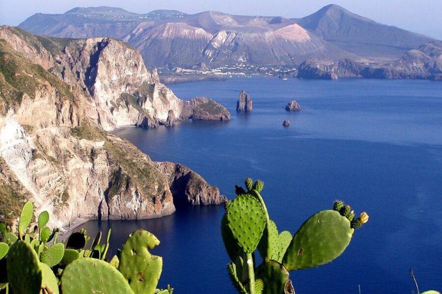 Lipari: Boat Tour of Vulcano Island with Disembarkation Stop - Meeting at S. Giuseppe, 12 and the pacing that shapes the whole day