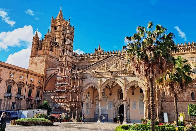 Markets and monuments: walking tour and street food in Palermo - Quattro Canti: the octagonal crossroads that explain the old city