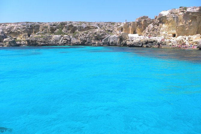 Mini Cruise to Favignana and Levanzo with lunch on board - Cala Minnola and Cala Fredda: two different flavors of Levanzo water