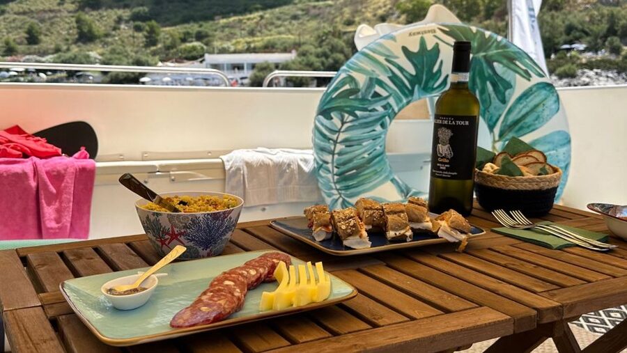 Mondello: 4-Hour Coastal Boat Tour with Aperitif & Swimming - Swimming, snorkeling gear, and the practical side of getting in the water