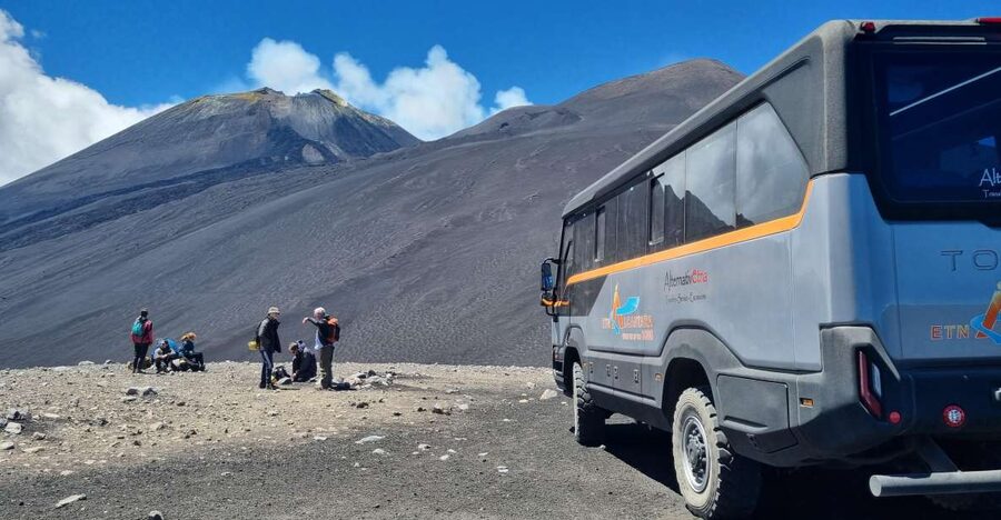 Mount Etna: Ascent to 2800m by 4x4 - The ascent to Pizzi Deneri (around 2810m) and the first big altitude views