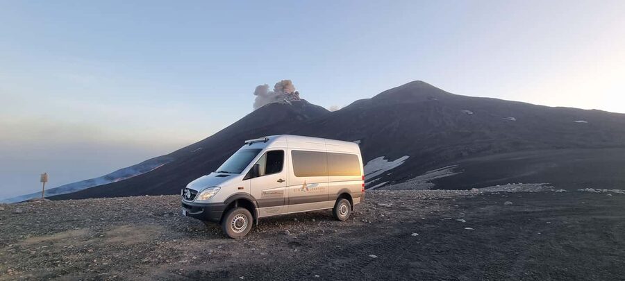 Mount Etna: Ascent to 2800m by 4x4 - Why the volcanologist guide changes everything
