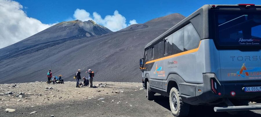 Mount Etna: Ascent to 2800m by 4x4 - What to bring, plus the cold reality at 2800m