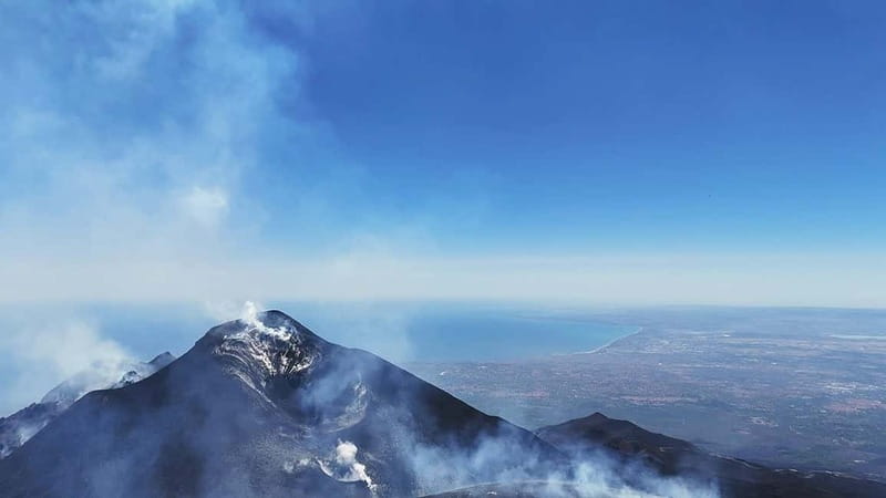 Mount Etna: Central Crater Tour with cable car and jeep - The 4x4 jeep at around 2,850 meters: Fast route, rougher ground