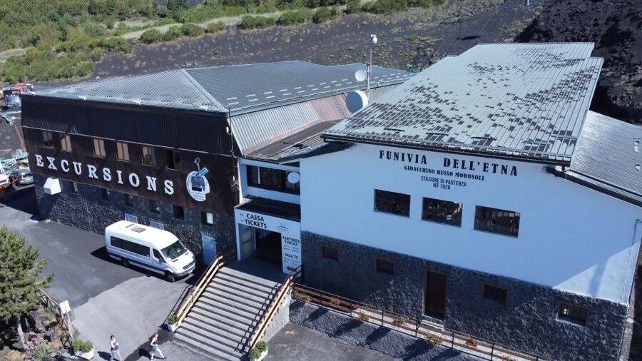 Mount Etna: Return Funivia dell'Etna Cable Car Ticket - Practical limits: bags, drones, and comfort choices