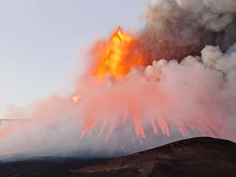 Mount Etna: Summit Tour by Jeep and Cable Car - La Baita 3L Ski-Lab check-in and the gear that actually matters at altitude
