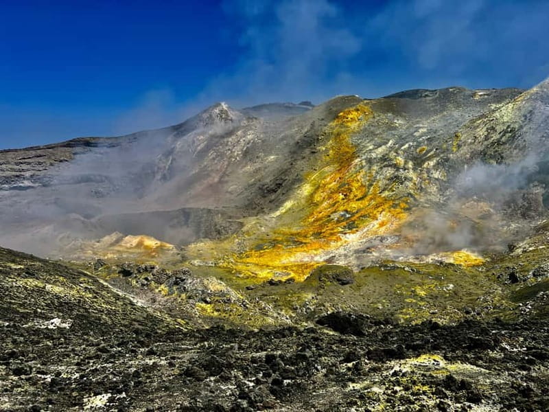 Mount Etna: Summit Trekking Tour - First off-road thrill: the short jump from 2,900 meters toward the hike