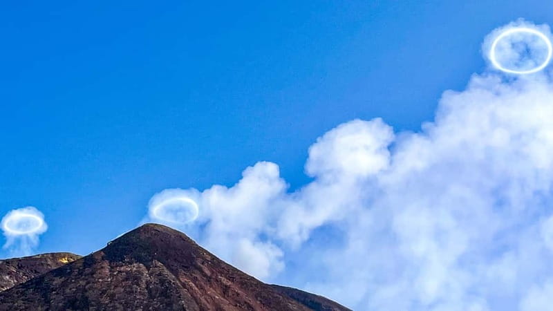 Mount Etna: Trek to 3000m with cable car and jeep - Entering a lava channel, plus the effusive vent from 2002