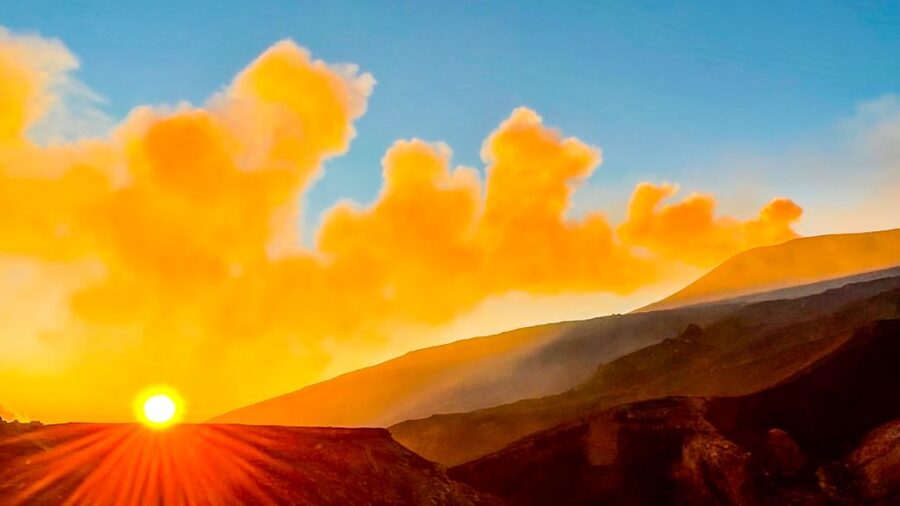 Mount Etna: Trek to 3000m with cable car and jeep - Timing and meeting point: don’t arrive late at Rifugio Sapienza