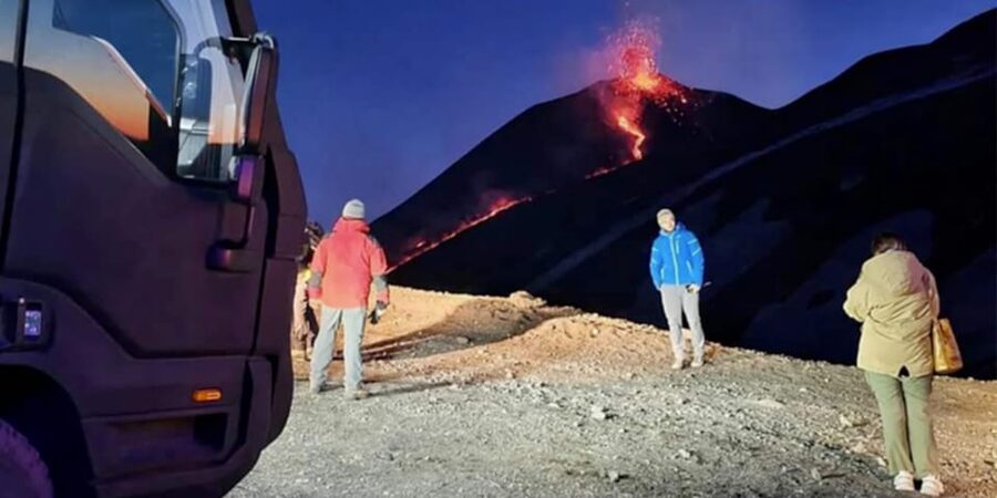 Mt. Etna Summit: Official box-office for Ascent to the Top - The eruption site stop: Bottoniera and October 27, 2002