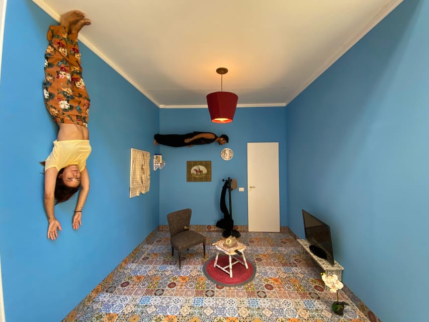 Museo delle Illusioni - Siracusa - - Getting in smoothly, then enjoying the multilingual vibe