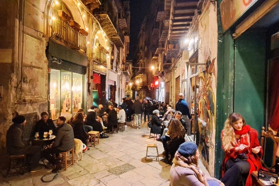 Napoli tour: alla scoperta del centro storico - Starting at Palazzo della Borsa, how the tour flows