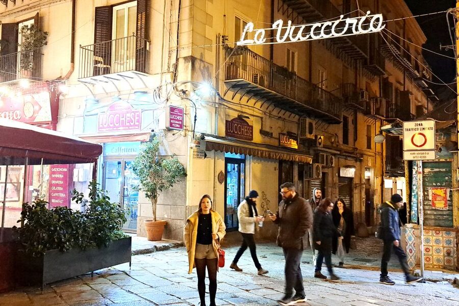 Napoli tour: alla scoperta del centro storico - San Gregorio Armeno Presepi and the work behind the scenes