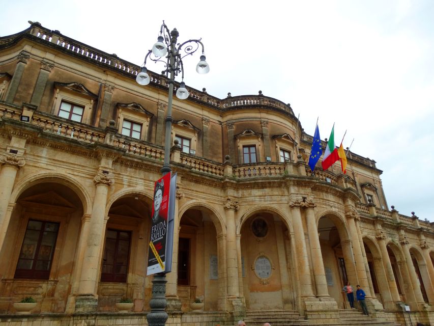 Noto: Sicilian Baroque Architecture Guided Walking Tour - Santa Chiara and the stucco-and-apostles details