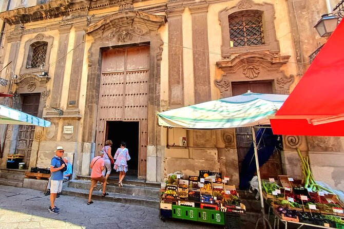 Palermo, a tour of unique monuments and colorful markets - Mercato del Capo: Arab-origin market life and a smart street food stop