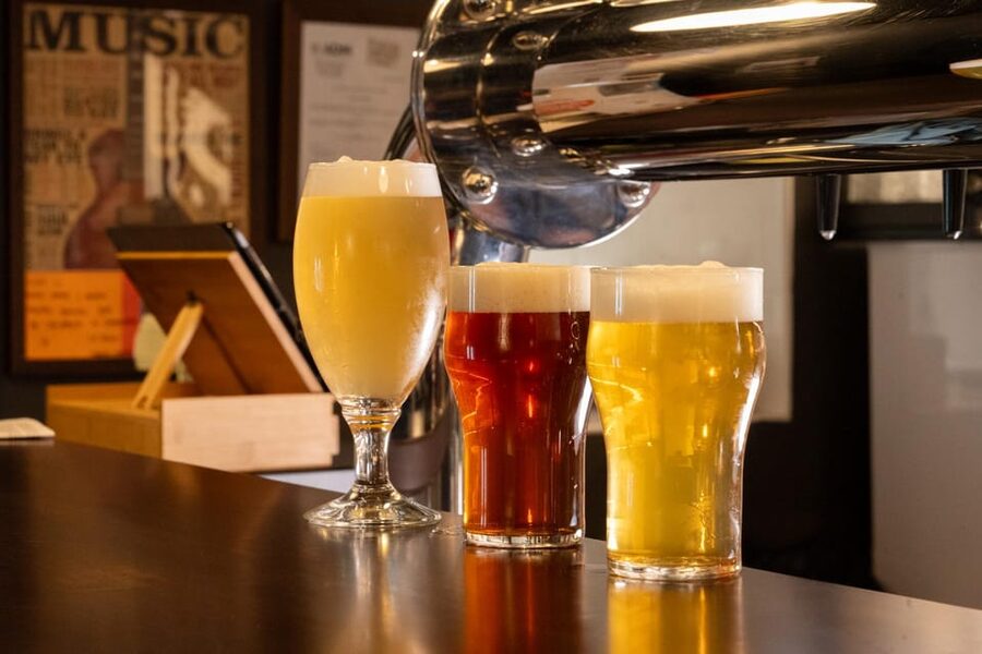 Palermo: Craft beer tasting with food samples at High Hops - The three beers: low fermentation, hoppy beer, then a malty finish