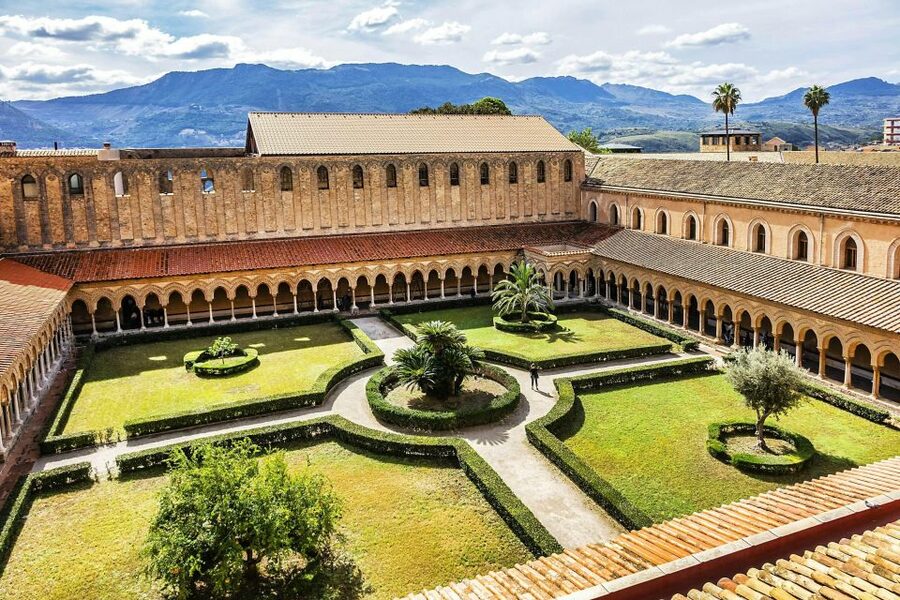 Palermo: CruiserCar Tour of Old Town, Monreale & More - The catacombs chapter, a quiet change of world