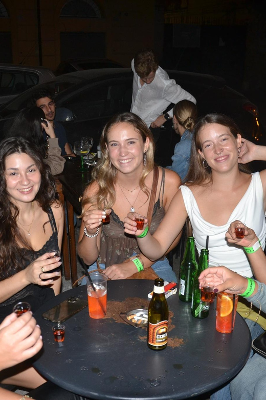 Palermo: Guided Bar Crawl with Shots and Discounts on Drinks - Starting at Finch Lounge (21:30): Show Up On Time and You Start Immediately