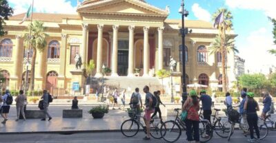 Historic Center Guided Bike Tour with Food Tasting