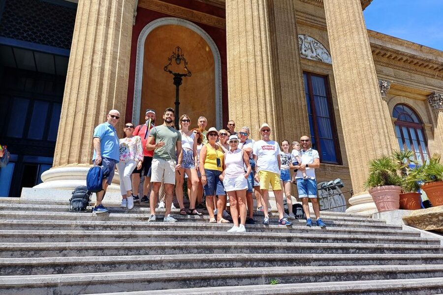 Palermo in 2 ore Monumenti principali e Mercati storici - Starting point at Feltrinelli, and how to think about the route