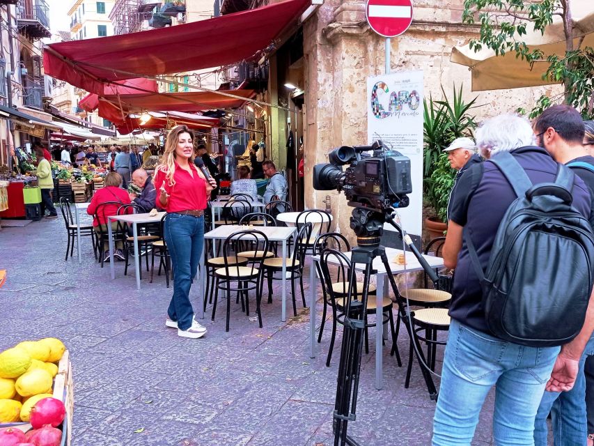 Palermo storie e segreti: tour tra arte misteri e leggende - Meeting in Front of the Feltrinelli Library and Getting Oriented Fast