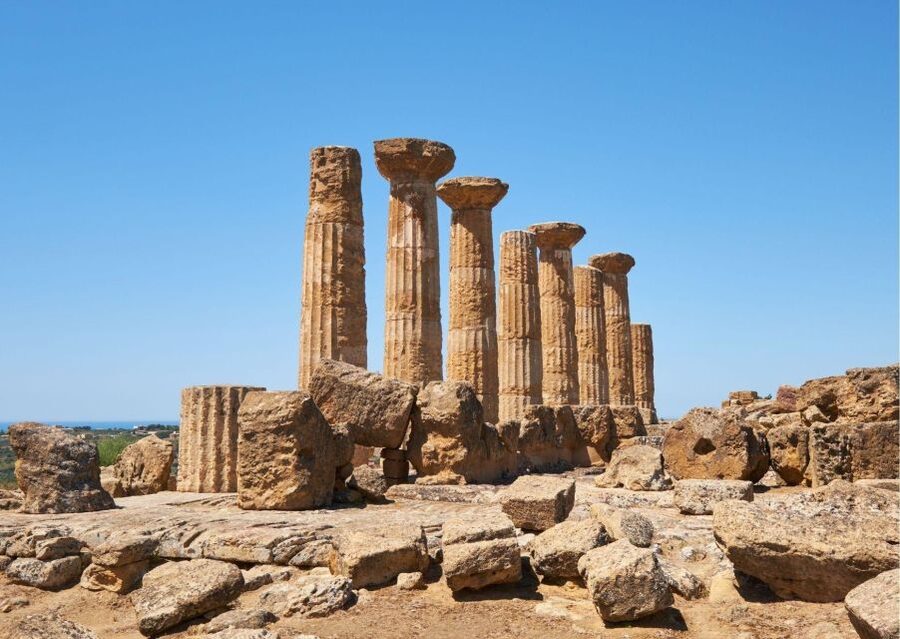 Palermo to Siracusa: stop al Valley of Temples & Roman Villa - Lunch stop and how food fits into the route