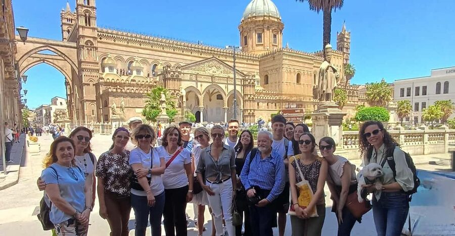 Palermo, tour tra monumenti unici e mercati colorati - Meeting in front of Banca d’Italia, then moving toward Teatro Massimo