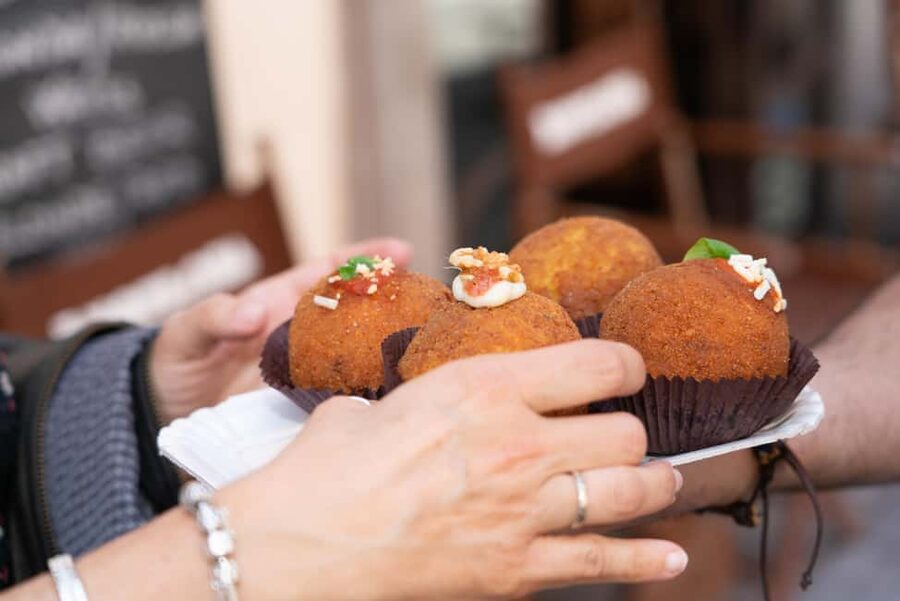 Palermo: Traditional Full Meal Food Tour with a Local - From Santa Maria della Catena to Porta Felice: your street-food warm-up