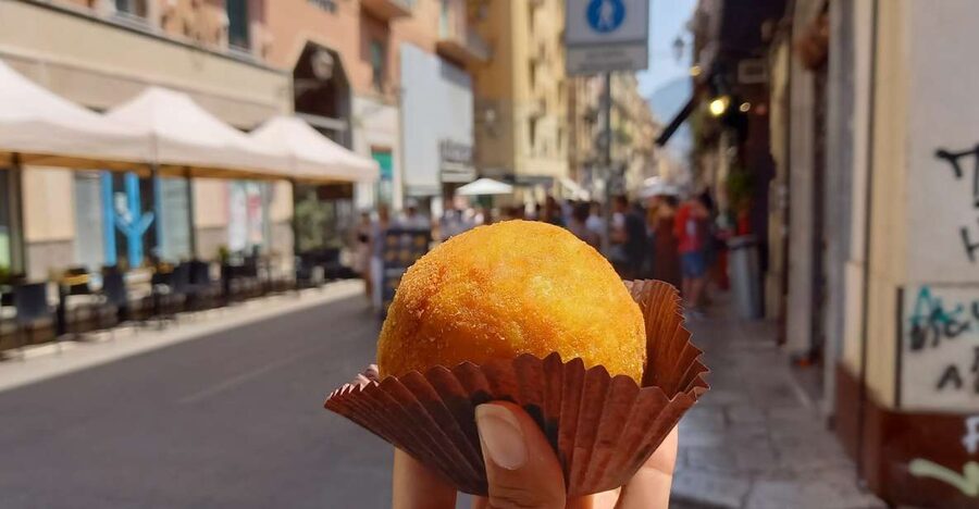 Palermo: Traditional Full Meal Food Tour with a Local - Drinks, portions, and how to actually eat like a pro on a food tour