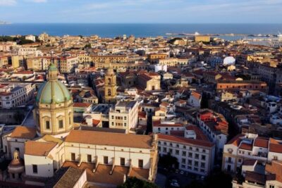 Walking Tour of Historic Markets and Monuments