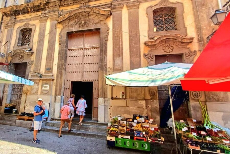 Palermo: Walking Tour of Historic Markets and Monuments - Capo street market: what to watch for, and what to taste