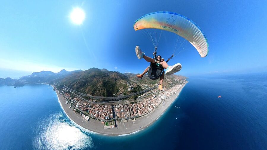 Paragliding Tandem Taormina + Video/Foto e GoPro + Acrobazia - Why tandem paragliding over Taormina feels like a different vacation