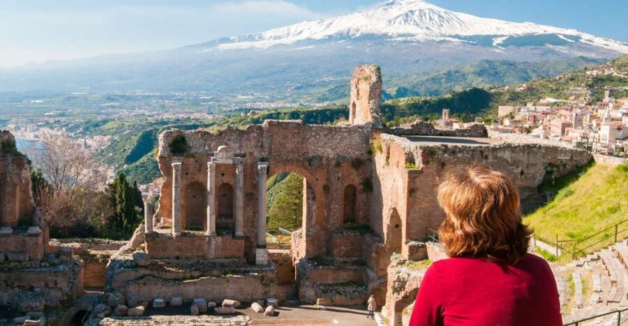 Private Taormina Top City Sights Walking Tour - Porta Catania and Duomo Square: the religious and civic center feel