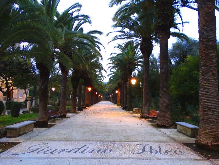 Ragusa Ibla: Walking Tour with Local Guide - Ragusa Ibla’s Baroque lanes, with the key stories attached