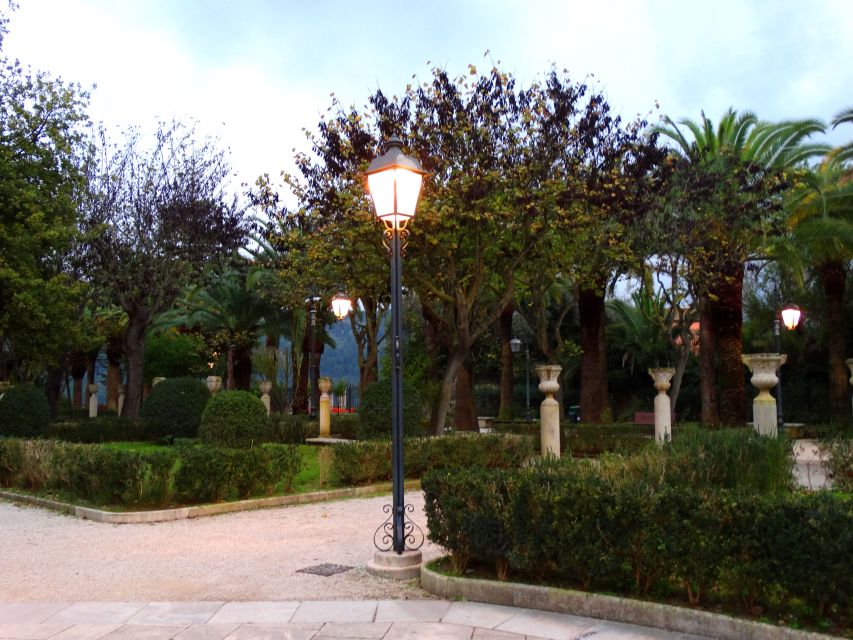 Ragusa Ibla: Walking Tour with Local Guide - Conversation Circle, also called Caffè dei Cavalieri