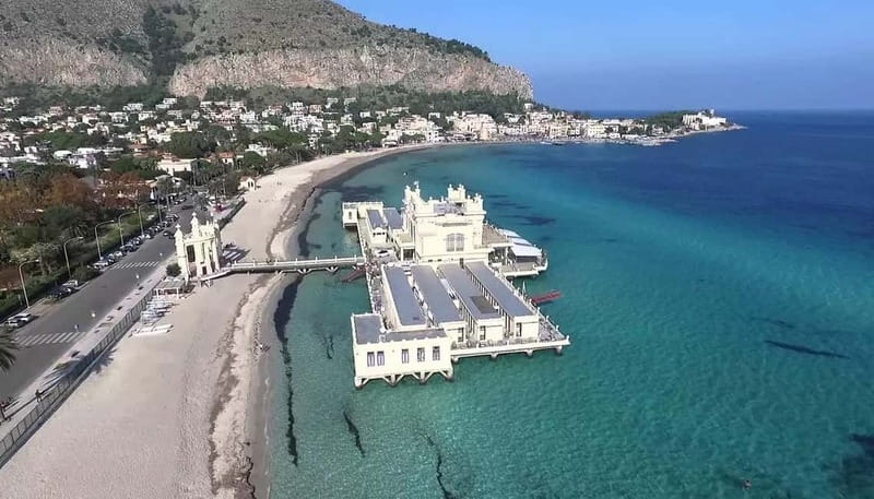Relax in Mondello and Sanctuary in Monte Pellegrino - Leaving Piazza Verdi 59 for Mondello: the sea stop you can actually use